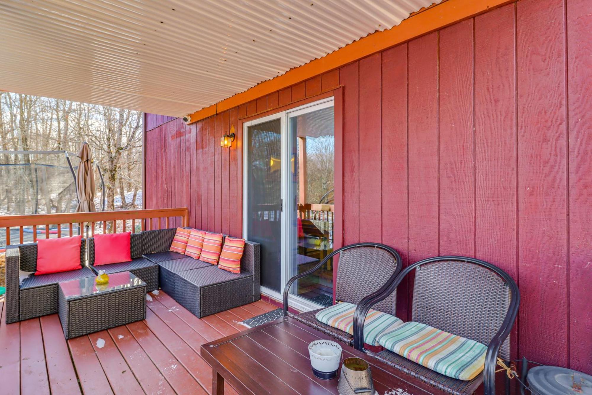 Relaxing Poconos Retreat Indoor Jacuzzi Room Long Pond Exterior foto