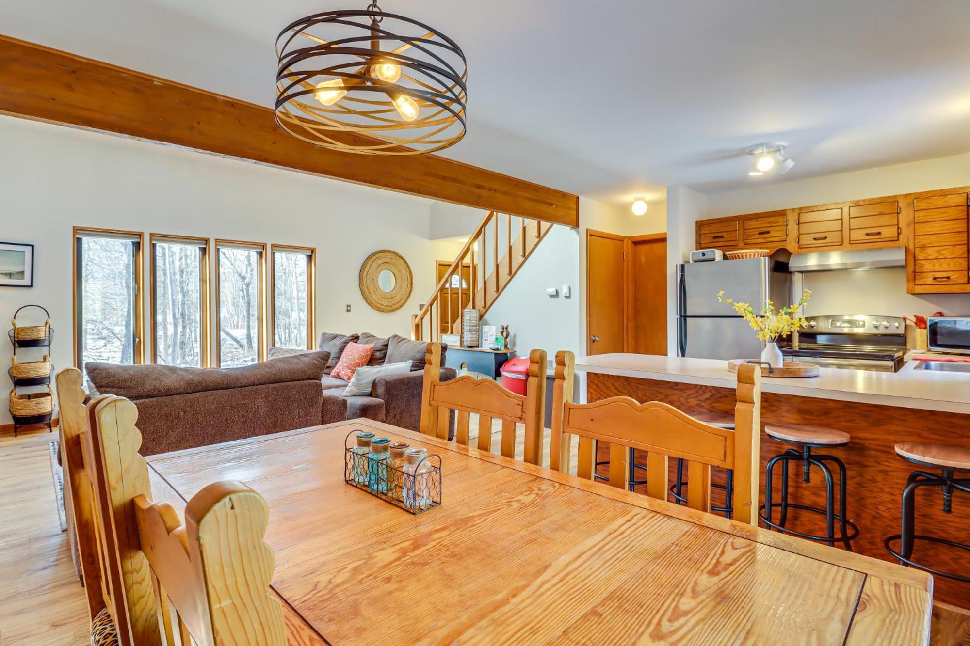 Relaxing Poconos Retreat Indoor Jacuzzi Room Long Pond Exterior foto