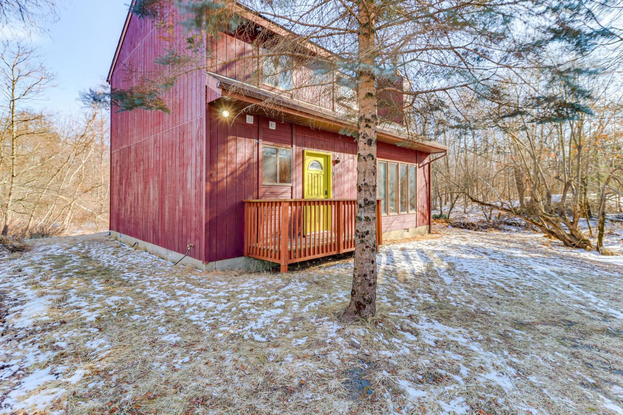 Relaxing Poconos Retreat Indoor Jacuzzi Room Long Pond Exterior foto